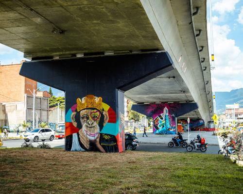 FotografoFoto Alcaldía de Medellín:Cuatro artistas urbanos de Medellín les dieron color y vida a los bajos del puente elevado de Colombia con la 80.